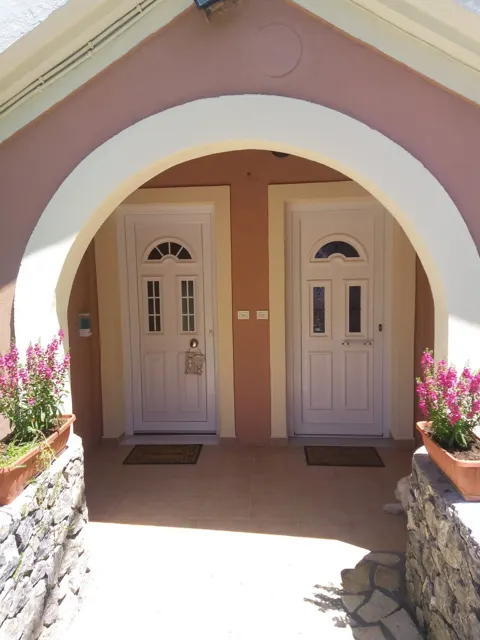 Nakis Dream View · Entrance and approach · Photograph 6